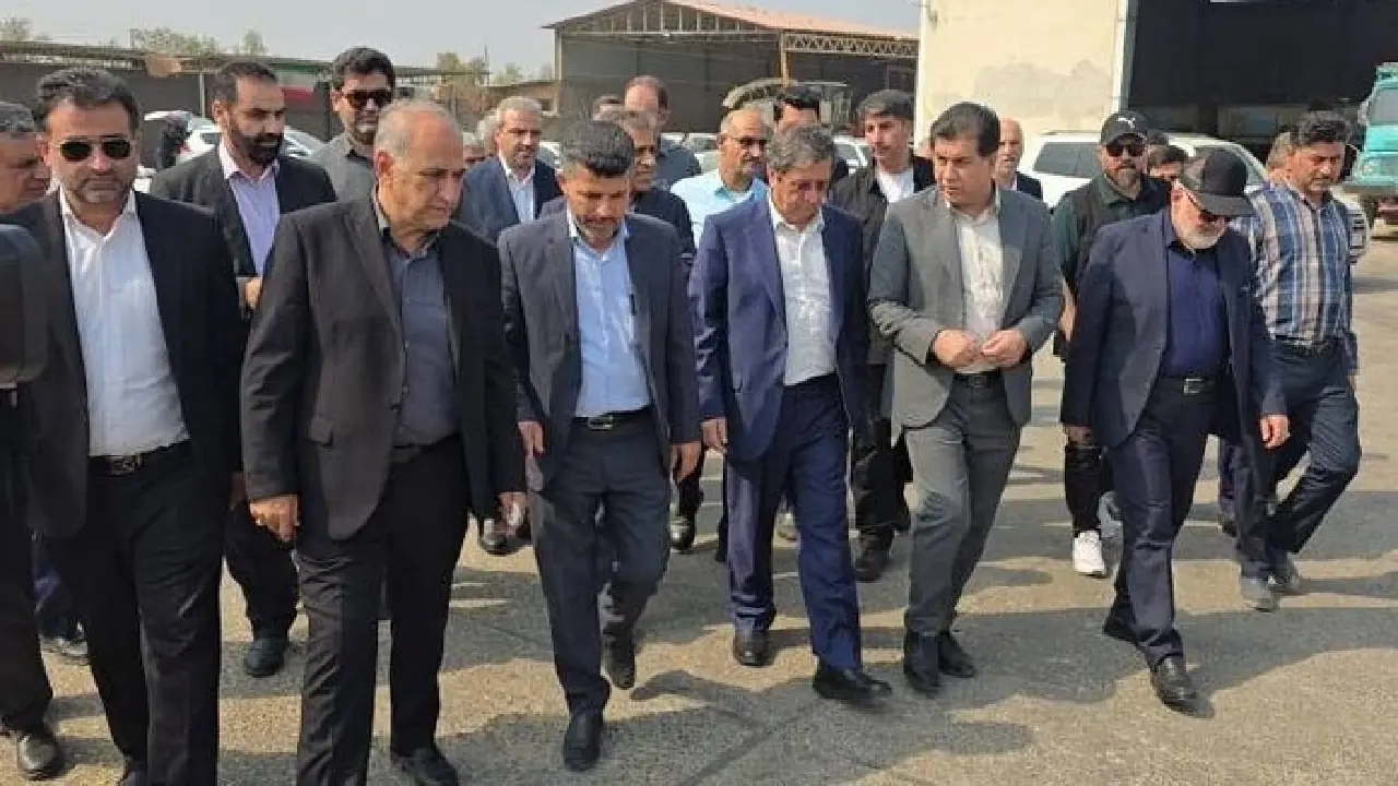 ۵۰۰ میلیون دلار به بازار ارز تزریق شد/ ارزپاشی نمیکنیم، ذخایر کافی است