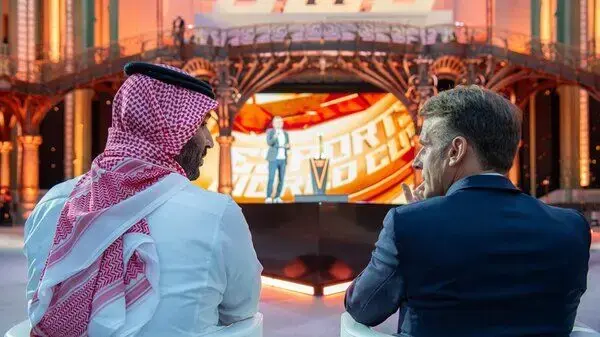 سلفی ۲۵۰ میلیون دلاری بن سلمان با جام قهرمانی از ترس ایران