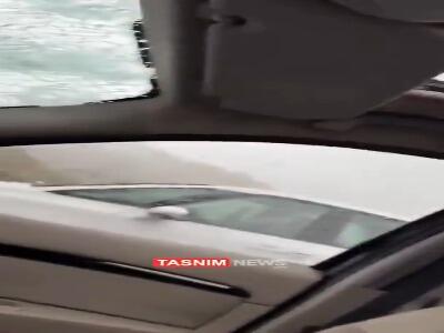 خورد شدن شیشه خودروها بر اثر تگرگ شدید در فرانسه | آخرین خبر