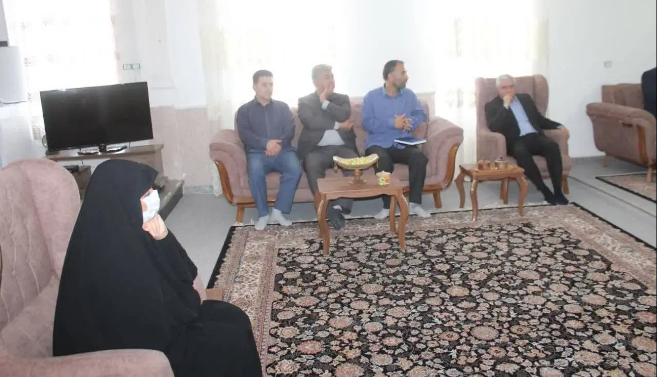  دیدار مسوولان با خانواده شهید حضرتی از شهدای اقتدار ملی بهزیستی قصرشیرین | آخرین خبر