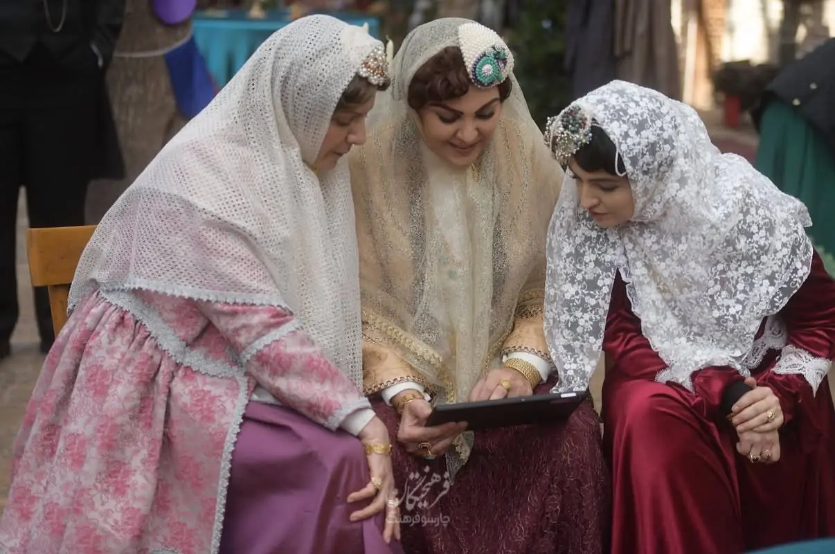  چند قاب از پشت صحنه‌ی سریال «بامداد خمار» به‌کارگردانی نرگس آبیار | آخرین خبر