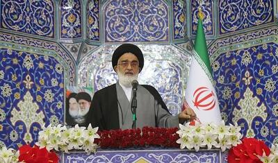  امام جمعه قم: هر گوشی تلفن همراه یک سنگر است
