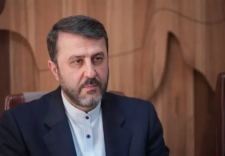 غریبآبادی: ترامپ دچار توهم و هذیان شده و باید درمان شود
