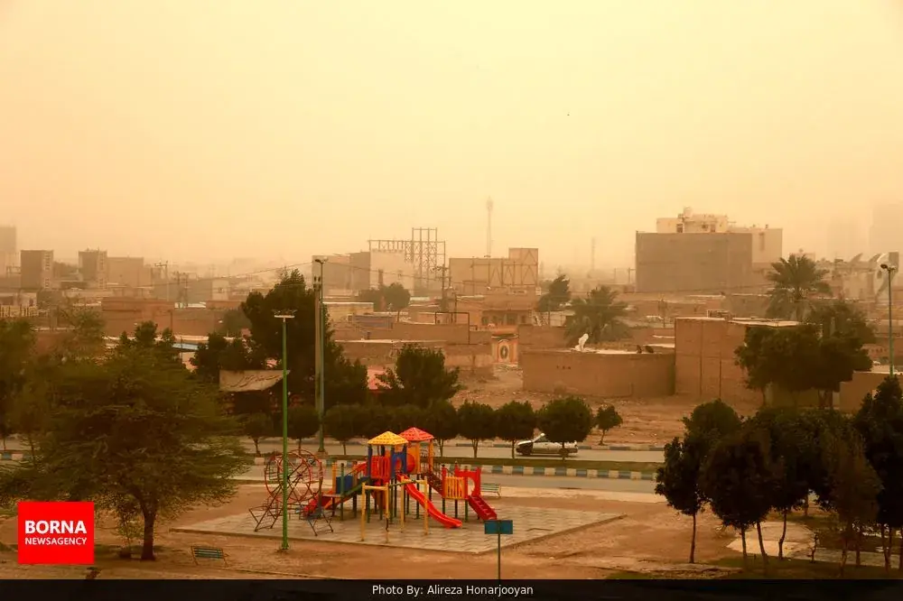  تندباد و گرد و غبار در مسیر خوزستان