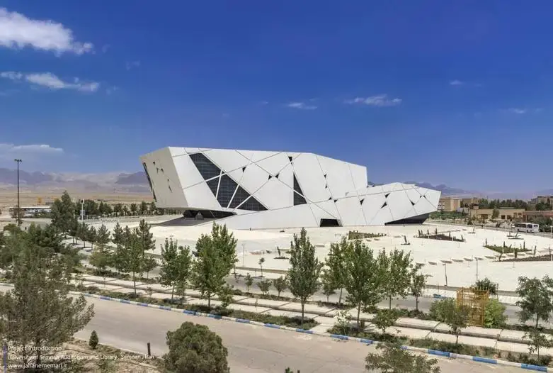 کتابخانهای متفاوت در دانشگاه سمنان؛ معماری مدرن با الهام از هنر ایرانی - چیدانه