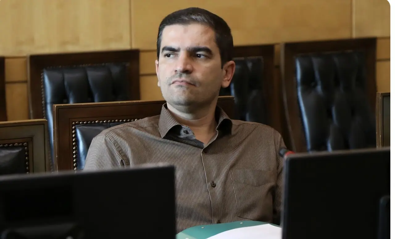  قاضی‌زاده هاشمی، نماینده مجلس: گرفتاری مردم برای تامین خودرو رفع شود