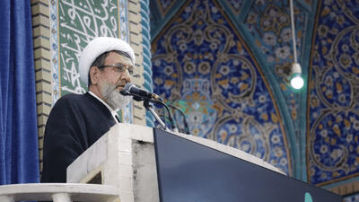  امام جمعه کرمان: دشمن می خواست با کشاندن مردم به خیابان‌ها زمینه براندازی نظام را فراهم کند/از تنگه هرمز و غنی سازی عقب نشینی نمی کنیم