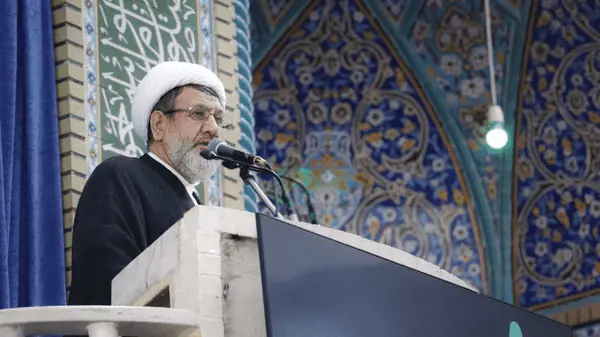 امام جمعه کرمان: دشمن می خواست با کشاندن مردم به خیابانها زمینه براندازی نظام را فراهم کند/از تنگه هرمز و غنی سازی عقب نشینی نمی کنیم