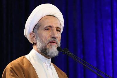  امام‌جمعه قزوین: نباید اجازه دهیم آمریکا با مذاکره و میانجی زمان بخرد