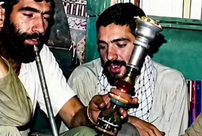 عکس | قلیان کشیدن رزمندگان در جبهه | انصاف نیوز