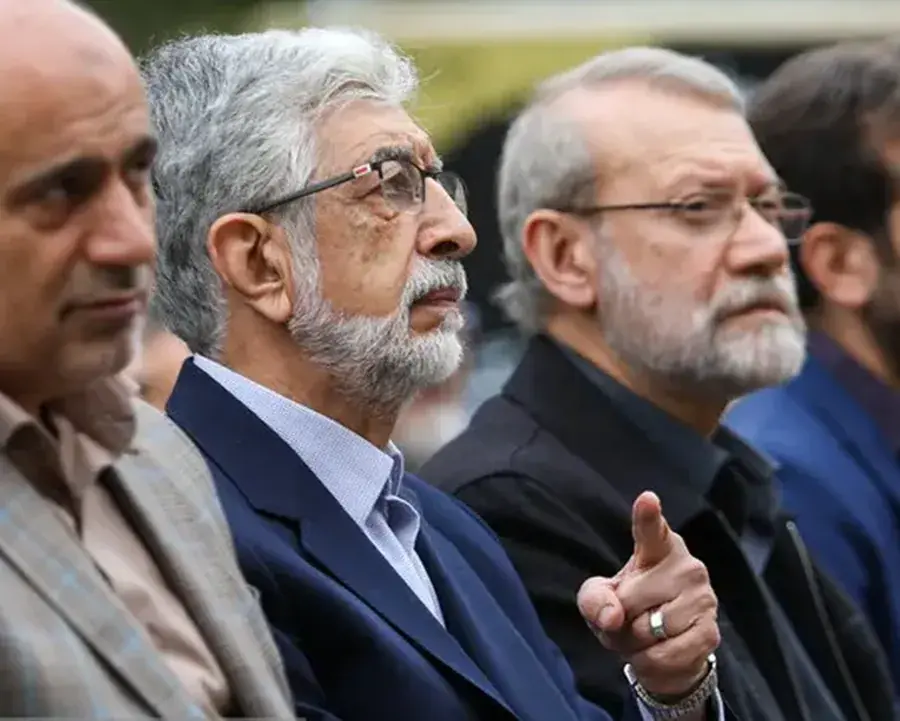 حدادعادل: از همان اولین ساعاتی که معلوم شد آقا به شهادت رسیدند آقای لاریجانی و یکی دو نفر دیگر تدبیر کردند که بلافاصله شورای رهبری تشکیل شود / یک زمانی برخی در طول عمرشان یکی دوتا تصمیم میگیرند که به اندازه همه عمر یک افراد دیگر کارساز است؛ روز ۹ و ۱۰ اسفند آقای لاریجانی خیلی حضورش موثر بود