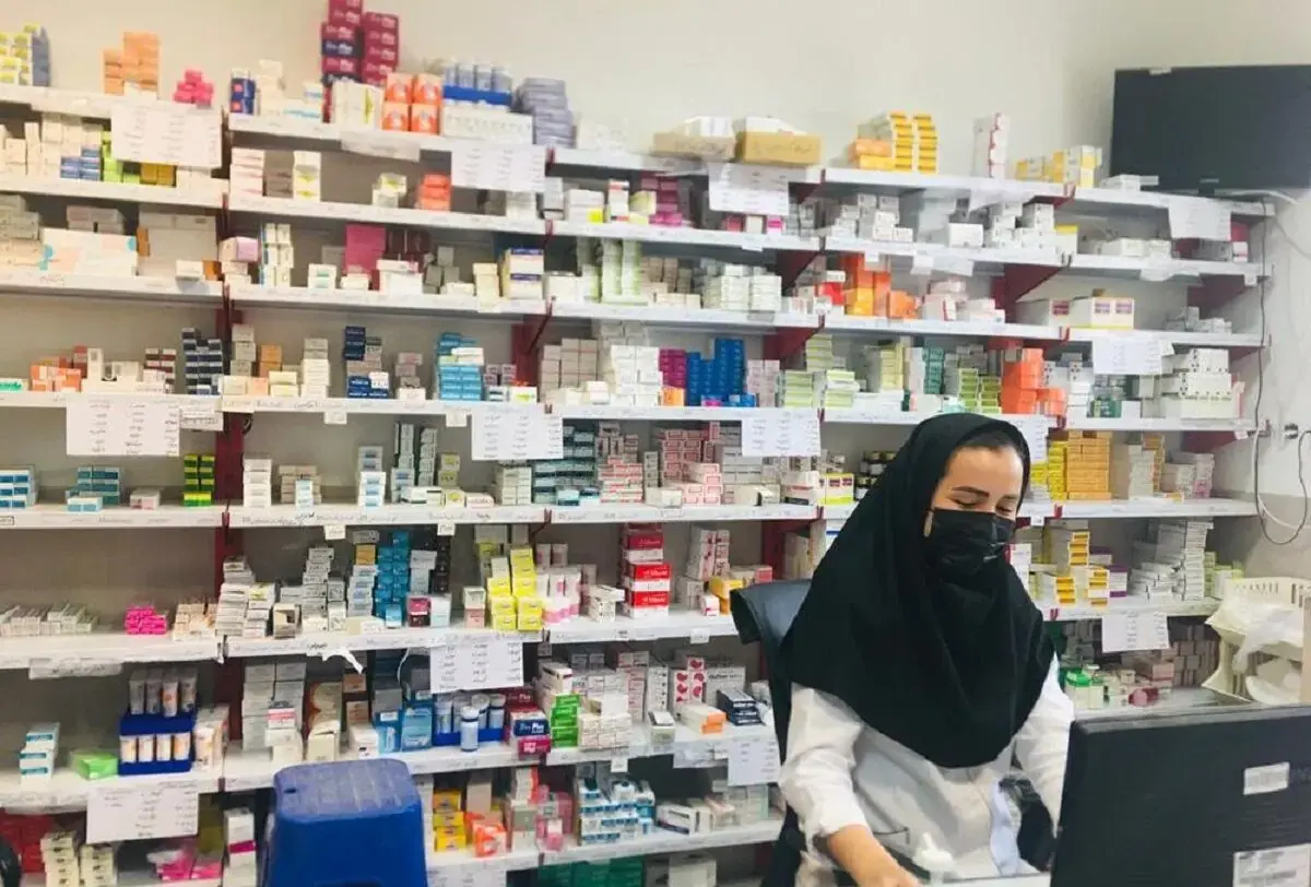 طلب هزاران میلیاردی از بیمهها/ داروخانههای تهران در آستانه تعطیلی