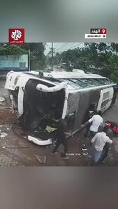  لحظه واژگونی اتوبوس حامل مهمانان عروسی