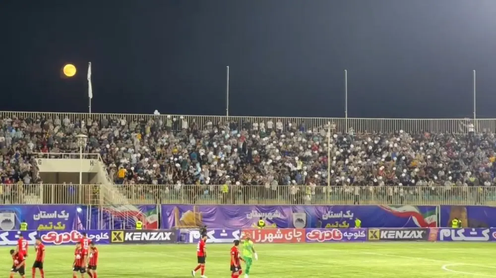  شعار هواداران چادرملو علیه بیرانوند