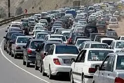 گزارش ترافیک نیمهسنگین در محورهای شمالی و آزادراه قزوین-کرج