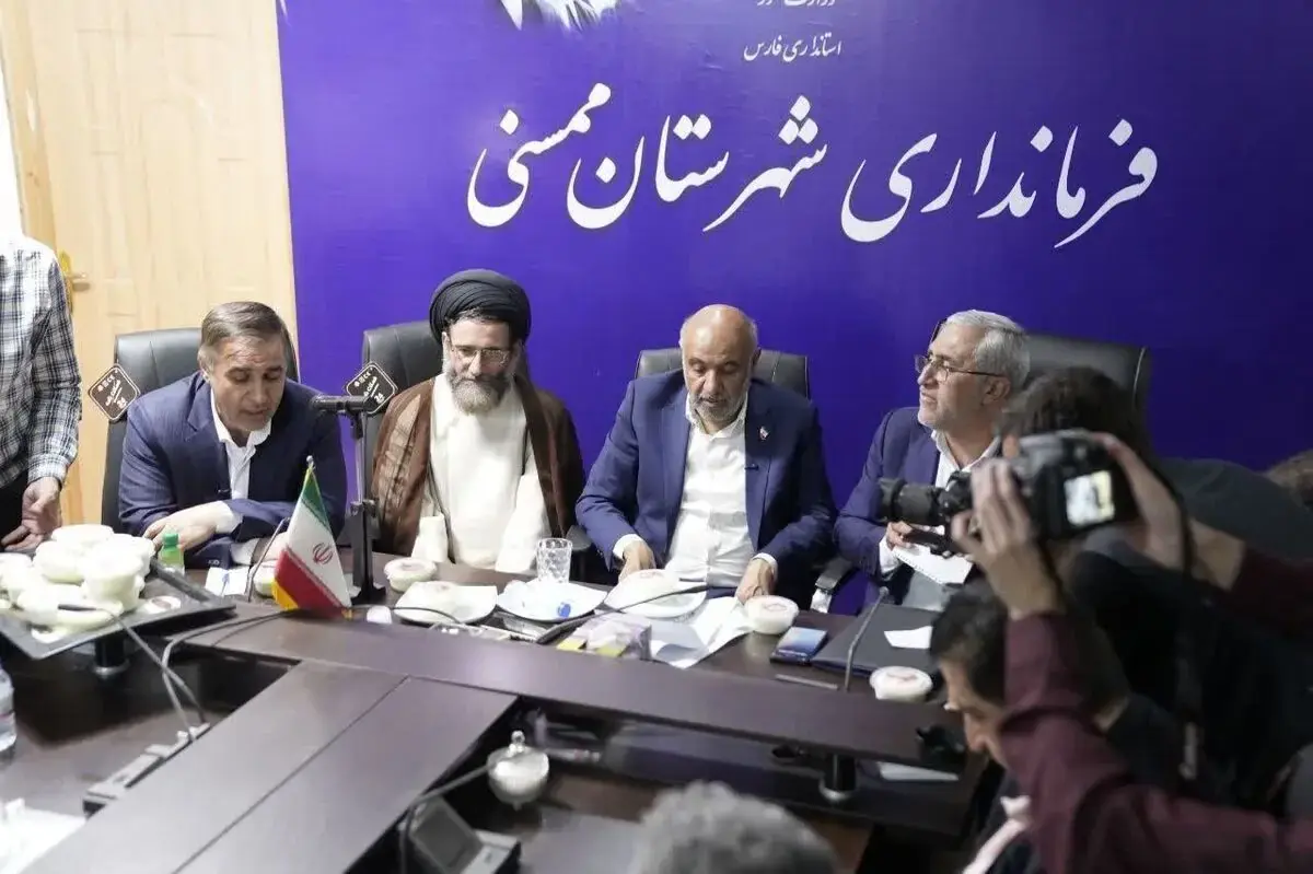 ظرفیتهای سرمایهگذاری ممسنی و رستم بهطور ویژه پیگیری شود