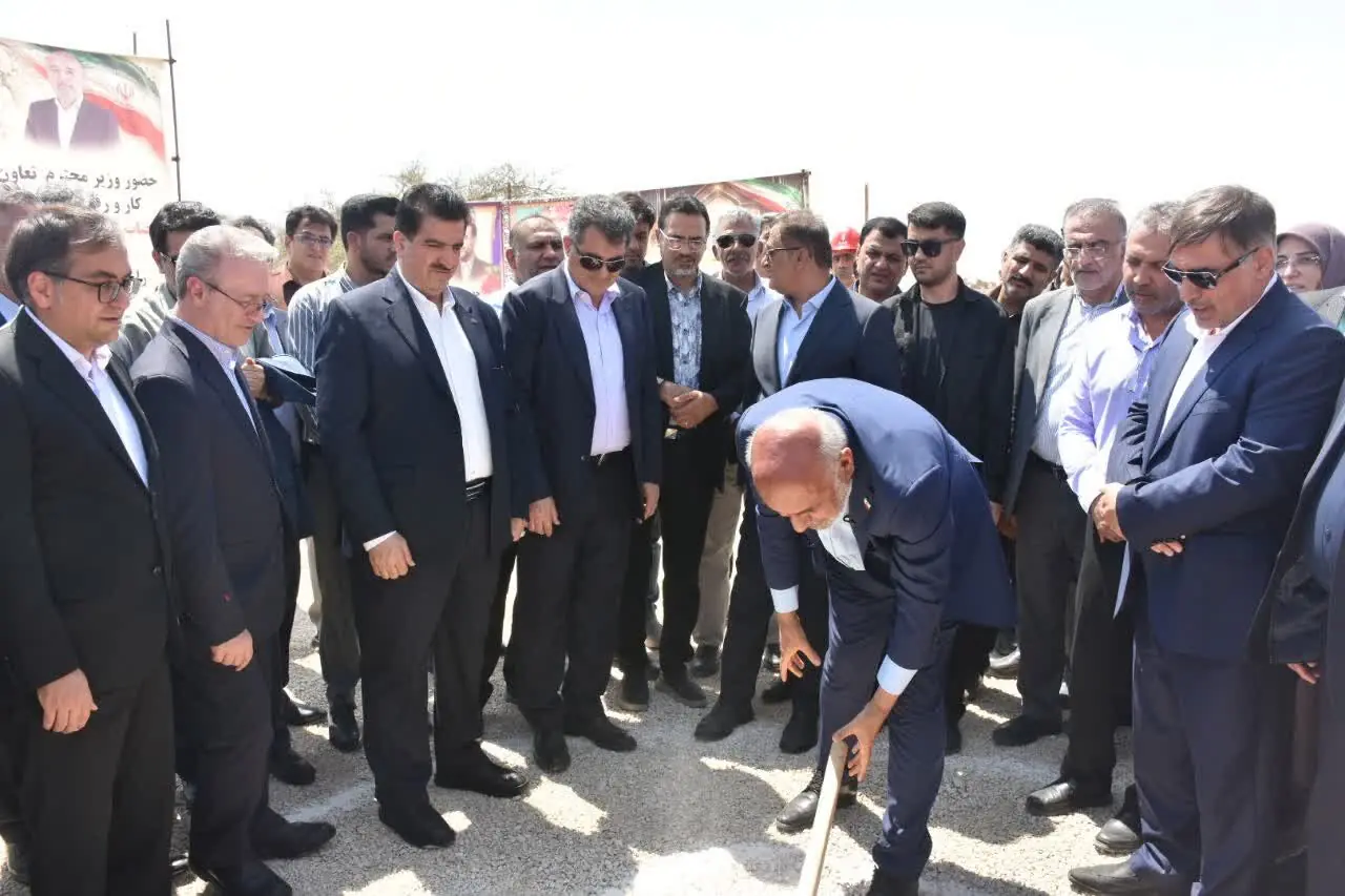  آغاز عملیات اجرایی نیروگاه خورشیدی ۹۵ مگاواتی فیروزآباد با حضور وزیر کار