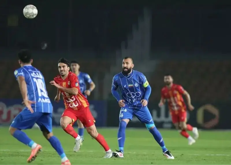 تساوی فولاد و استقلال در پایان نیمه اول