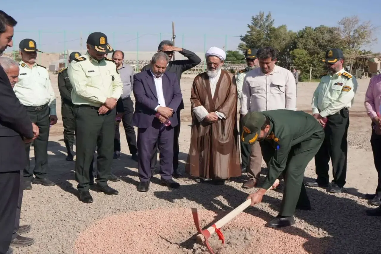 کلنگزنی زمین ورزشی شهید اندرزگو فلاورجان؛ گامی برای توسعه نشاط اجتماعی و استعدادهای ورزشی