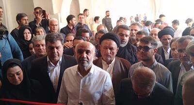 برخورد زننده همراه وزیر با خبرنگاران | جهان نیوز