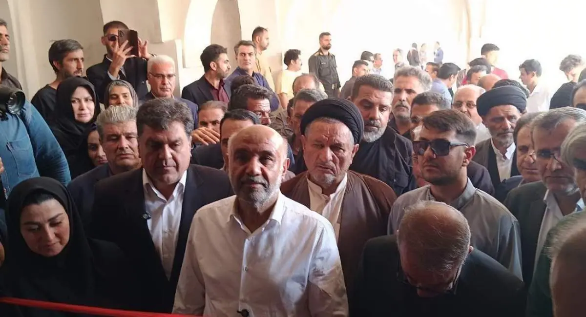 برخورد زننده همراه وزیر با خبرنگاران | جهان نیوز