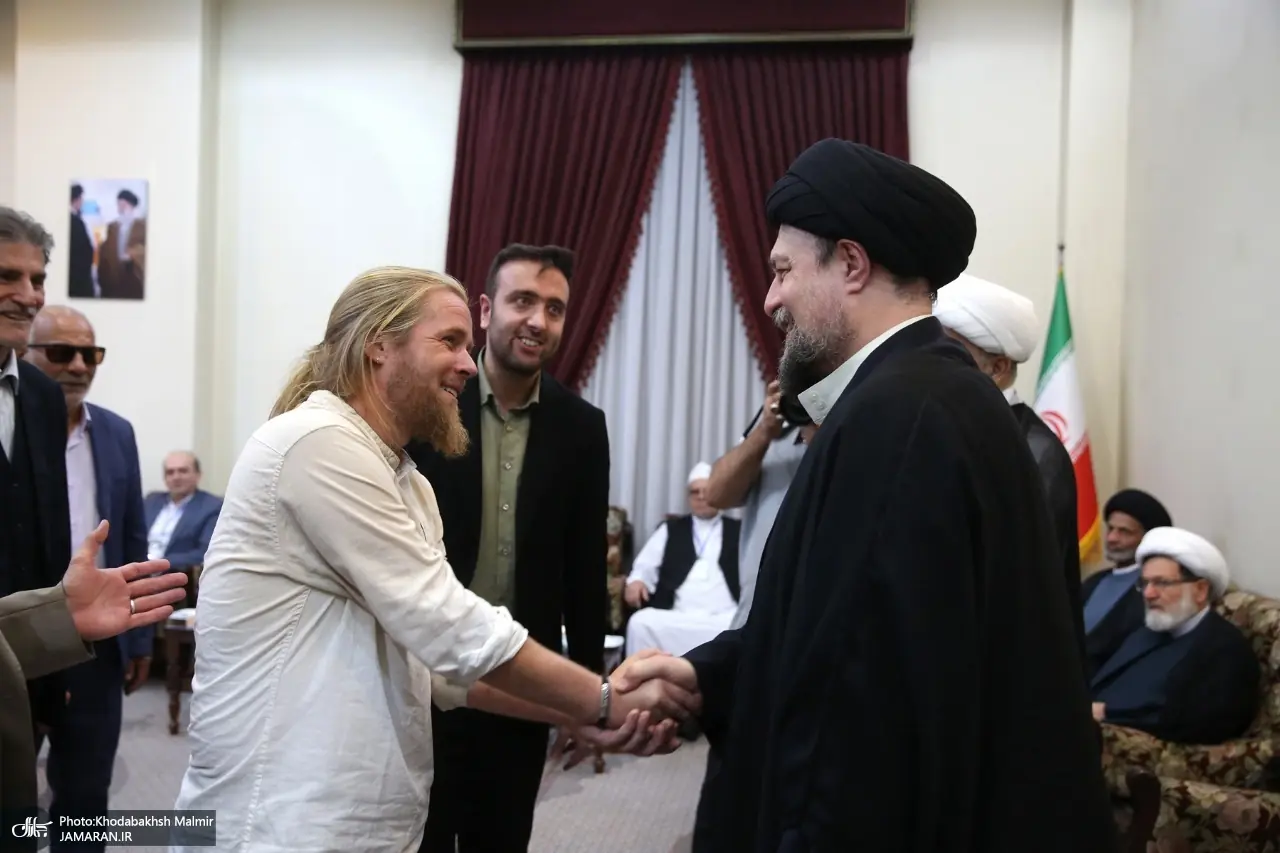  حاشیه‌های ادای احترام مهمانان خارجی چهلمین کنفرانس وحدت اسلامی به مقام شامخ حضرت امام خمینی (س)