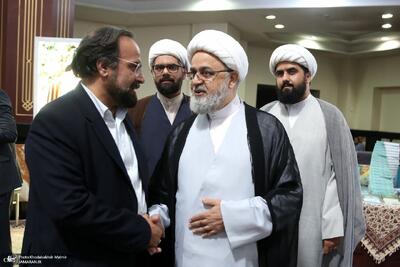 بازدید مهمانان کنفرانس وحدت اسلامی از نمایشگاه حرم امام خمینی