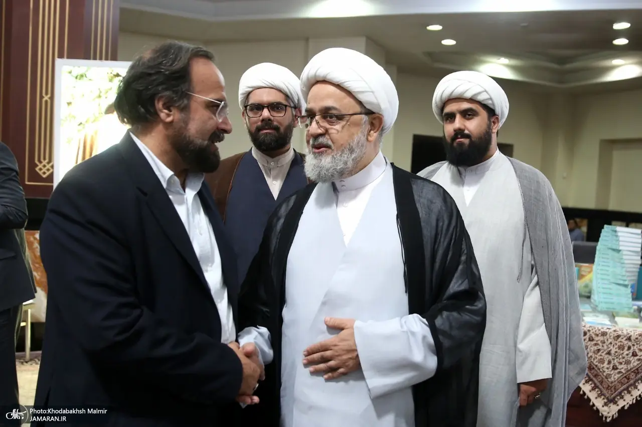  بازدید مهمانان کنفرانس وحدت اسلامی از نمایشگاه حرم امام خمینی
