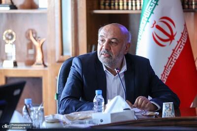  وزیر کار: یک کارخانه‌دار می‌گفت وقتی اعلام نیاز به نیروی کار کردیم ۳۰۰ نفر برای کار مراجعه کرده‌اند و همه با حقوق پیشنهادی زیر هشت میلیون تومان آمده بودند