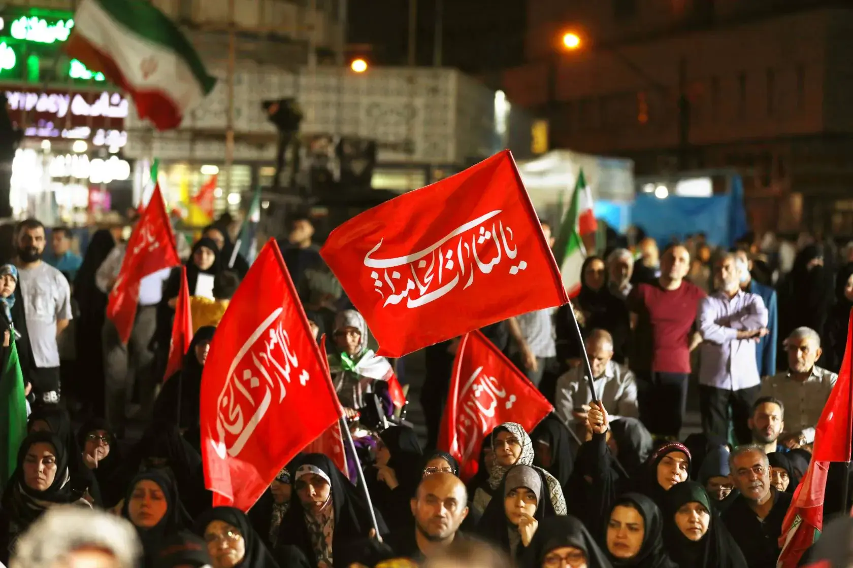 ویژهبرنامههای هفته وحدت در تجمعات شبانه میدان ولیعصر(عج) برگزار میشود