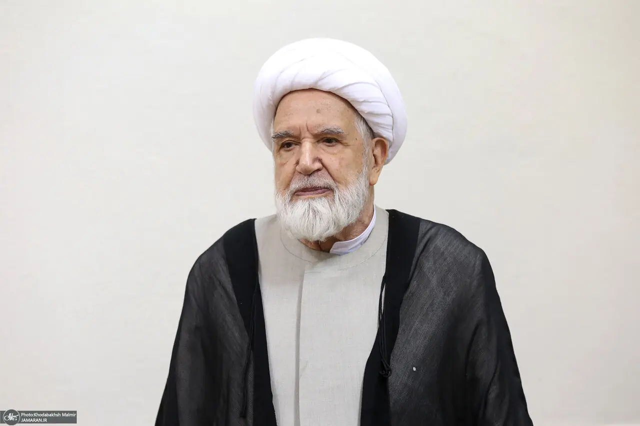 نخستین مصاحبه مهدی کروبی پس از حصر در حرم امام(ره): در راهی که از دهه ۴۰ انتخاب کردیم، تجدید نکردهایم/ همه چیز ما و جامعه «امام» است