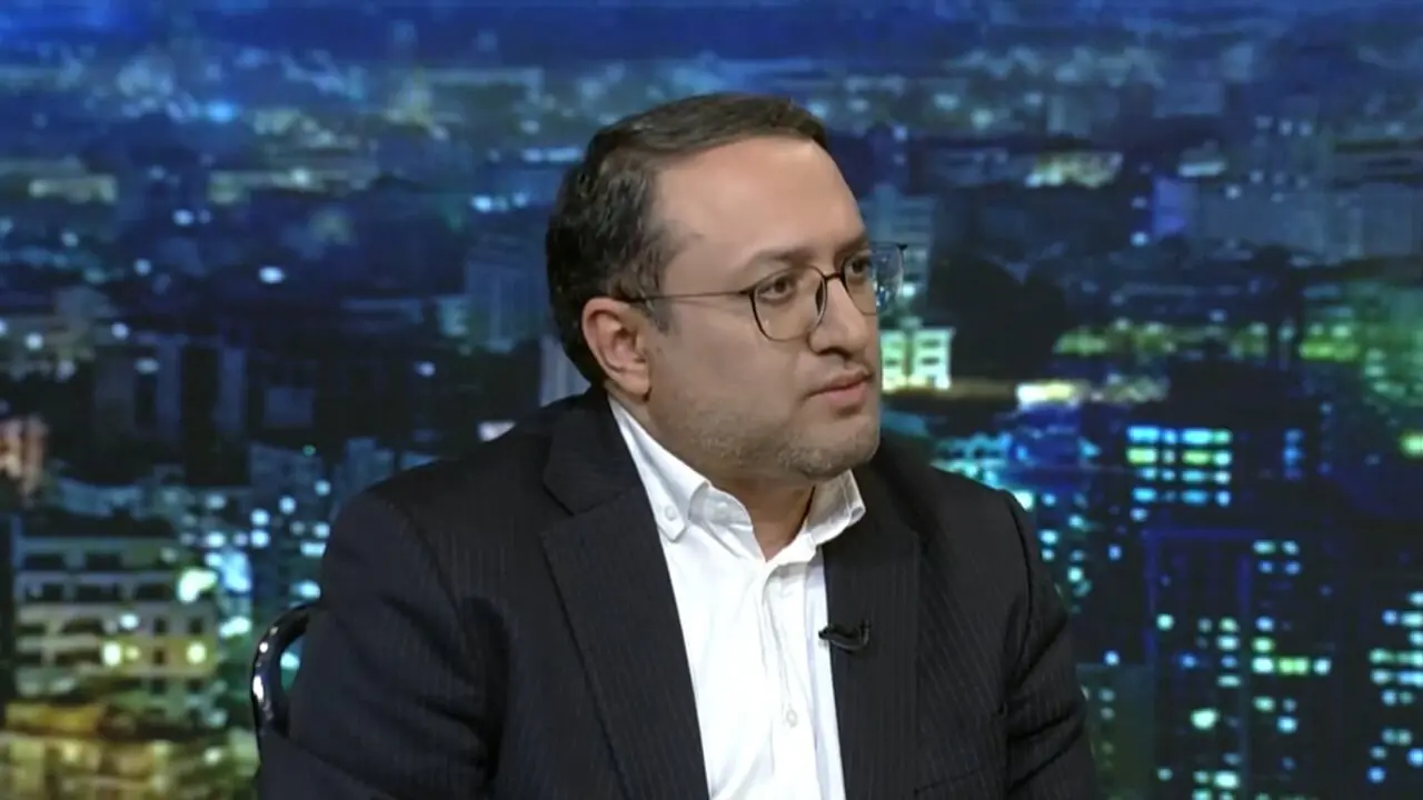 مشاور قالیباف: حجم نفت عبوری از هرمز به مقیاس میلیون بشکه نمیرسد/ اگر در داخل ایران اتفاقی نیفتد، تحریمهای جدید بیاثر میشود/ تمام زورشان را زدند..