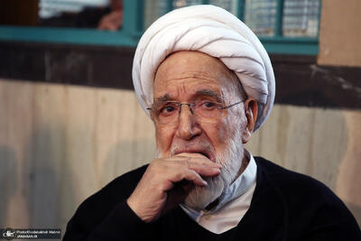  عکسی تازه از مهدی کروبی/ او به حرم امام خمینی (ره) رفت