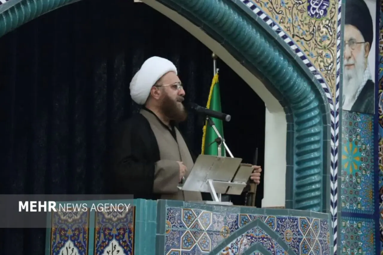 امام جمعه فومن: حل مشکلات معیشتی مردم نیازمند تصمیمات جدی است