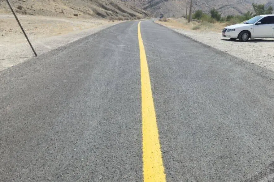 پروژه آسفالت حفاظتی محور اهرم ـ خائیز بهرهبرداری شد