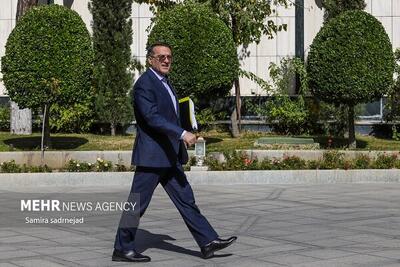  صرفه‌جویی ۲۲ همتی منابع دولت از محل حذف پست‌های اداری موازی