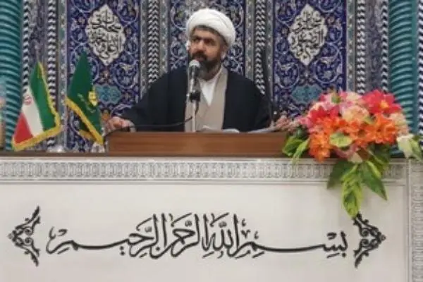 مسئولان با حضور در میان مردم مشکلات آنان را در اولویت قرار دهند