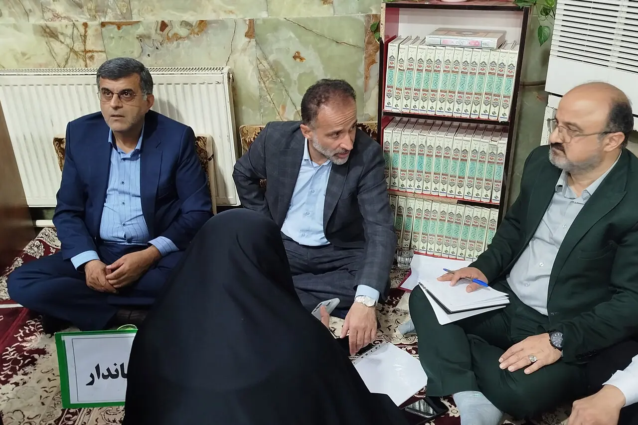  برگزاری میز خدمت، در راستای پیگیری مستقیم مطالبات مردم است