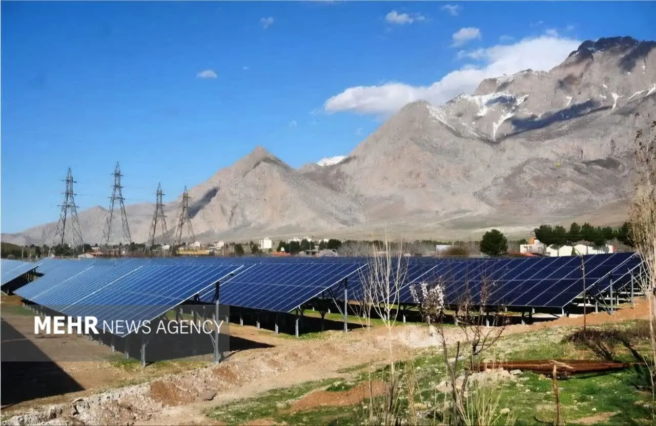 بهرهبرداری از نیروگاه خورشیدی ۳ مگاواتی فسا با حضور وزیر کار