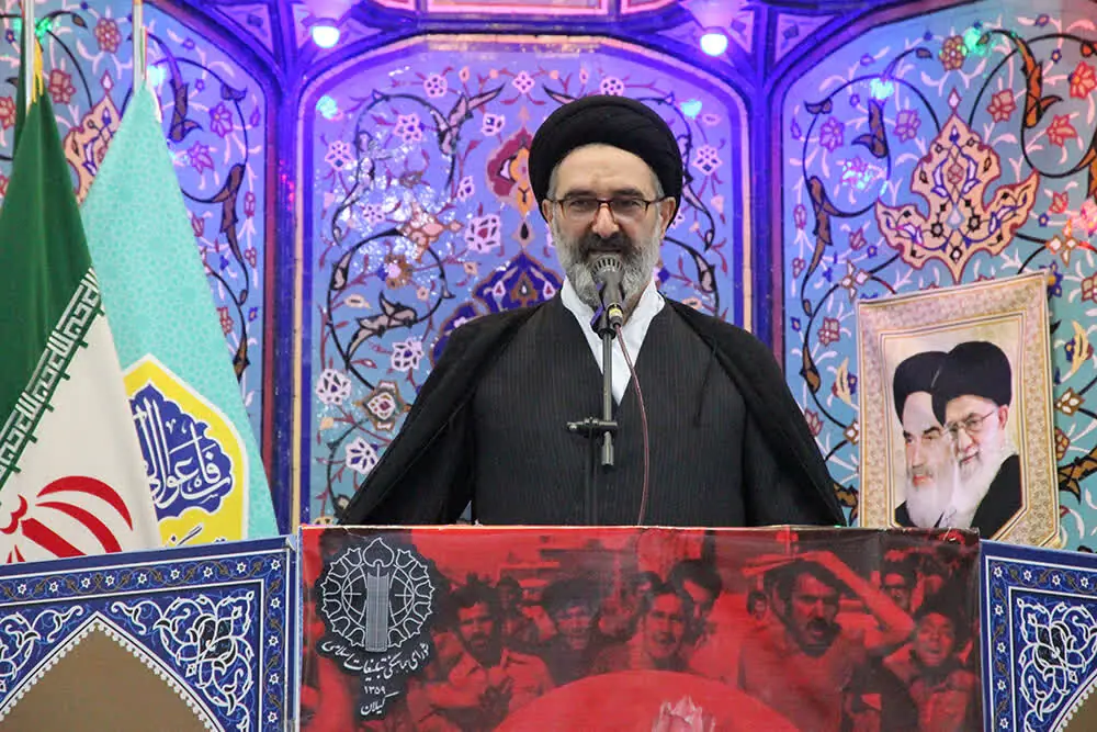  امام جمعه موقت رشت: مردم ایران عزت را با هیچ چیزی معامله نمی‌کنند