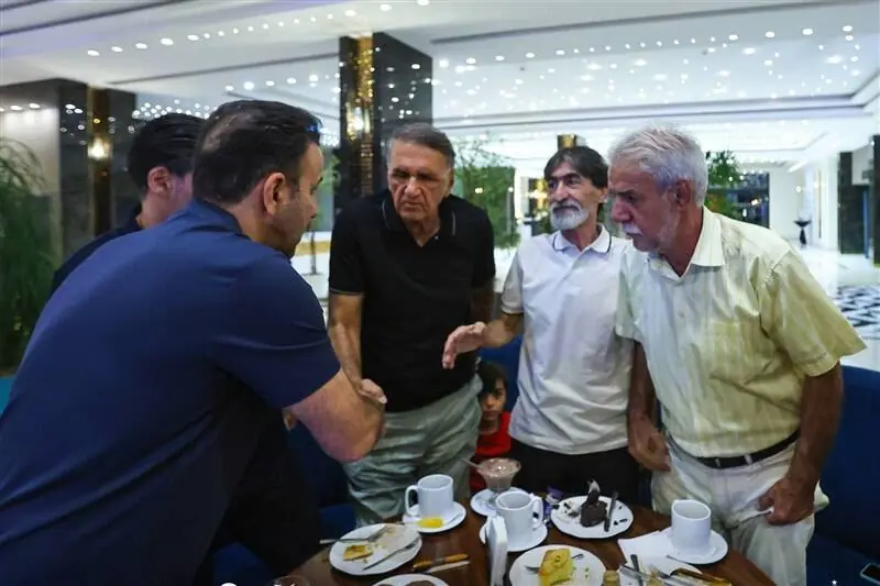آشتی کنان در پرسپولیس با حضور منتقدان در اردو +عکس - پارس فوتبال