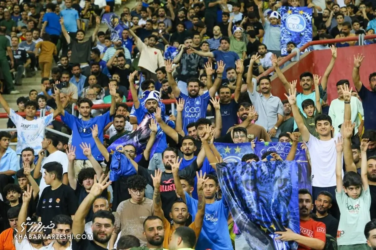  شعار تند استقلالی‌ها بعد از دیدن رامین رضاییان - پارس فوتبال