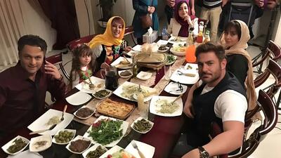 فیلم/ نگاهی به حضور بازیگران معروف در ضیافت شام فوق لاکچری رستوران محمدرضا گلزار / از ساره بیات و بهاره کیان افشار تا منوچهر هادی