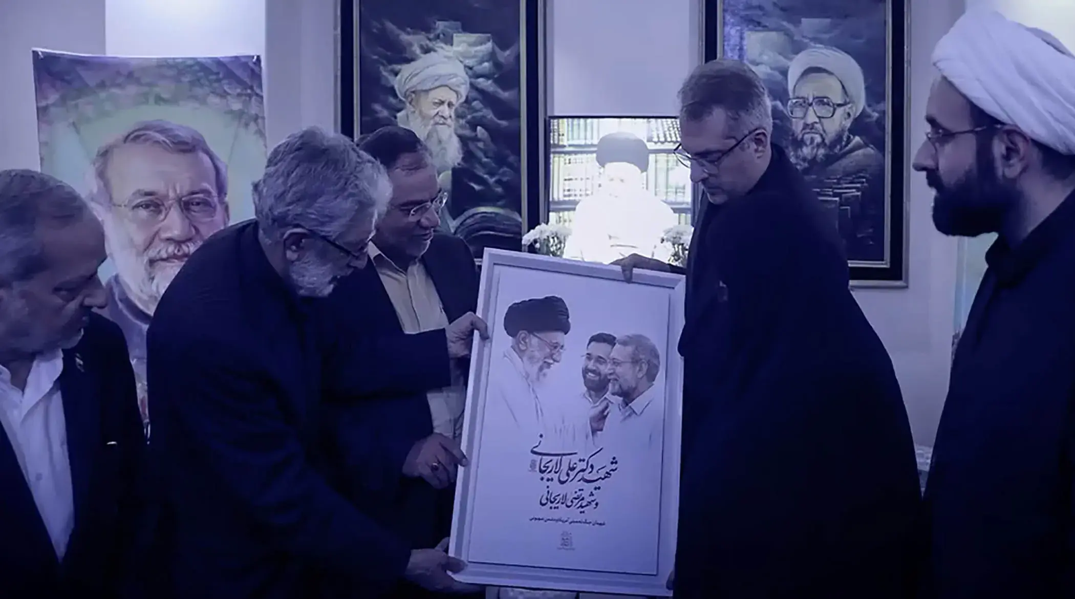  تصاویر دیدار حداد عادل با خانواده شهید علی لاریجانی