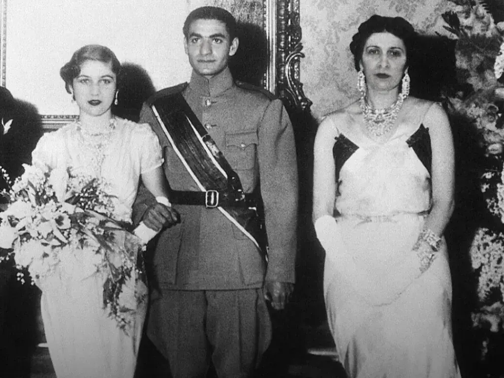 سرقت گردنبند چندمیلیوندلاری مادر ملکه فوزیه + عکس