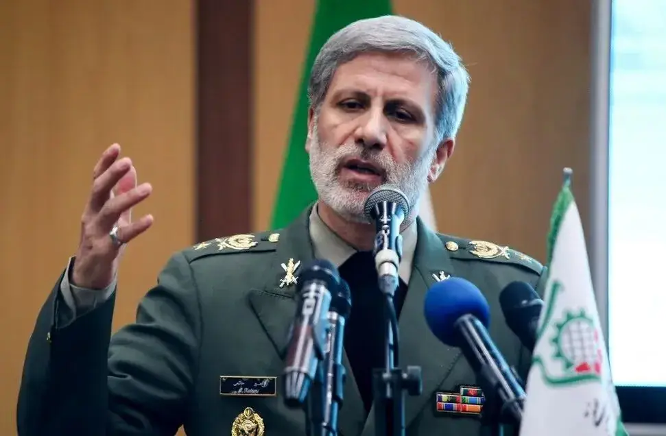 فرمانده کل ارتش: در جنگ اخیر، موشکها و پهپادهای ما تا آخرین لحظه و با شدت هر چه تمامتر به سمت دشمنان شلیک شدند/ در این مسیر، تعدادی از هواپیماهای بدون سرنشین، باسرنشین و تجهیزات راهبردی دشمن آسیب دید