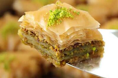 باقلوا با شیر عسلی؛ طعمی متفاوت از یک شیرینی سنتی