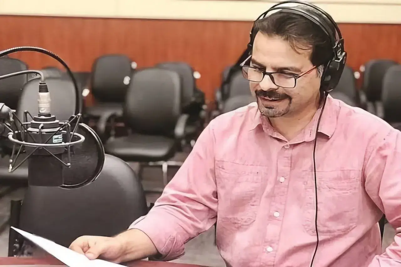 «قند جان» در رادیو نمایش؛ صبحهایی که با خنده شروع میشوند