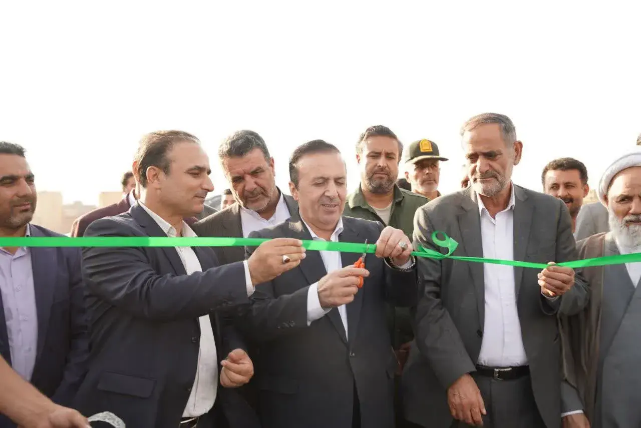 زمین چمن دانسفهان افتتاح شد