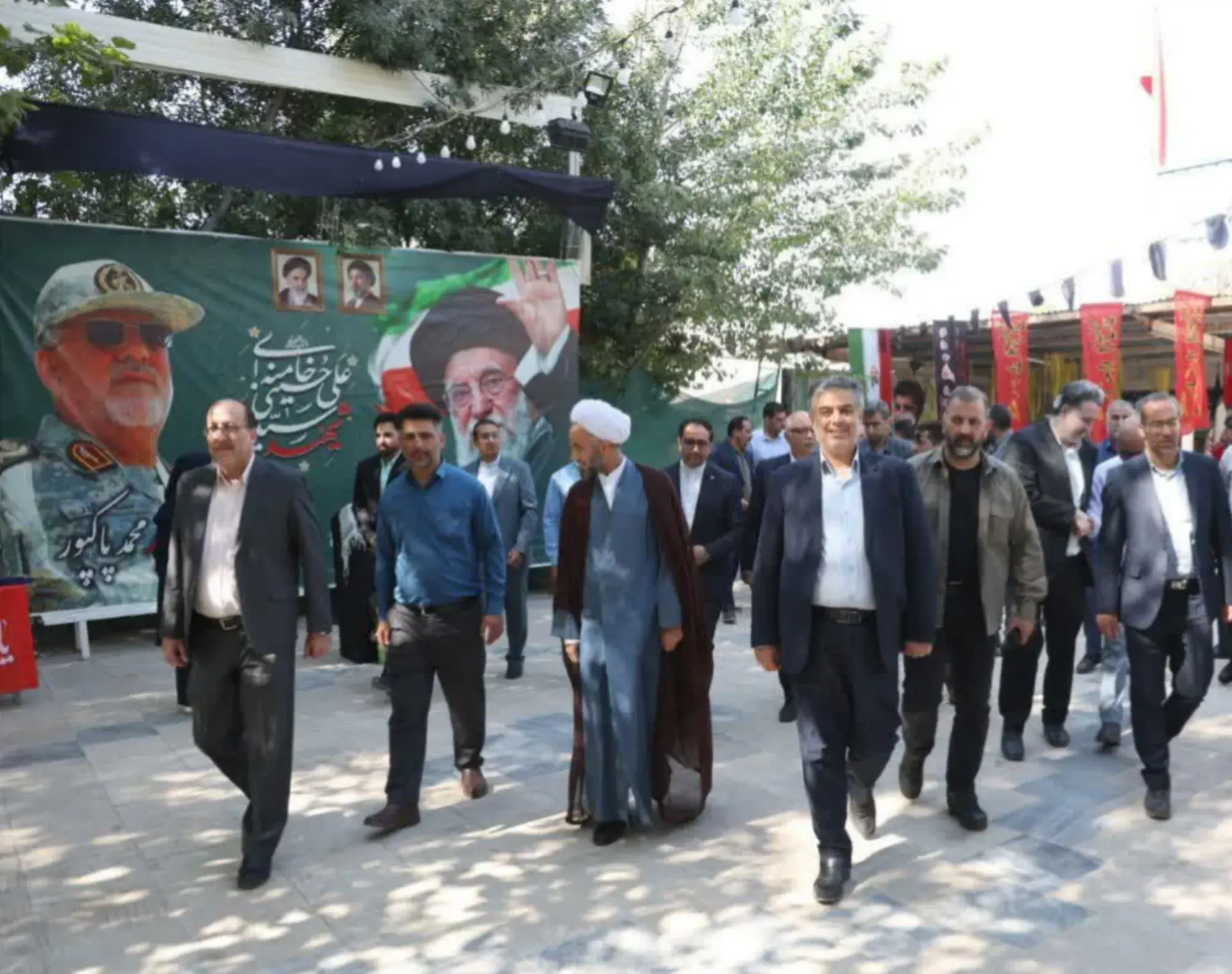  ادای احترام استاندار مرکزی به شهید سپهبد محمد پاکپور در گلزار شهدای دهسد